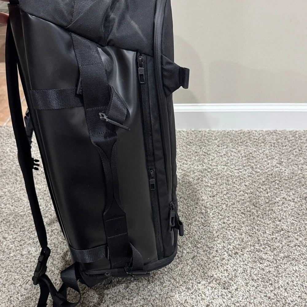 Lululemon more miles Men's Black Travel Backpack - Sleek Urban Carry